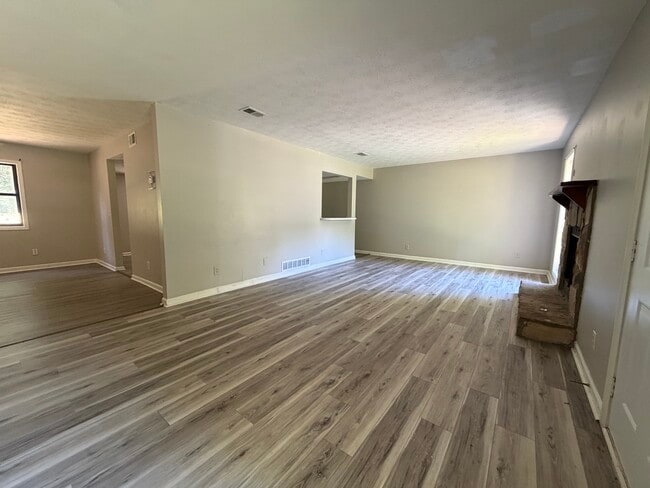 1386 Williamsburg Ln