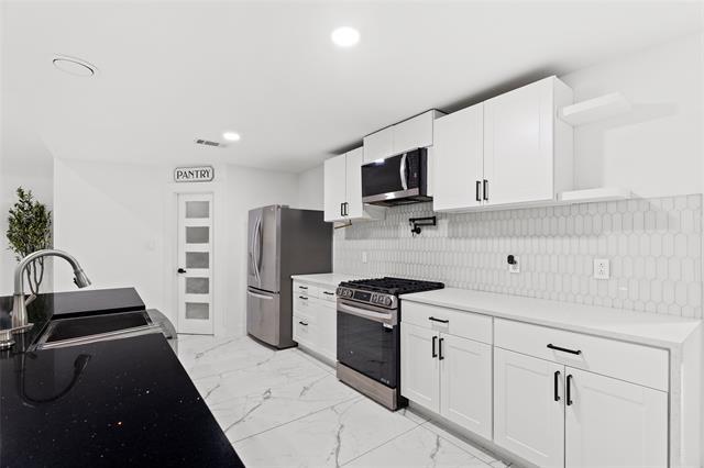 Photo - 1403 Carriage Ln