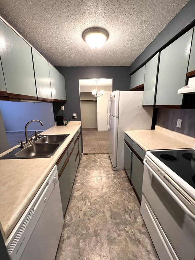 Photo - 902 Benton Dr Unidad 13