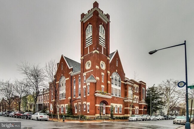 Building Photo - 819 D St NE Unit 7