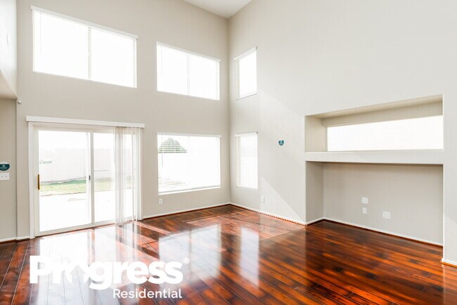 Photo - 799 Plantain Lily Ave