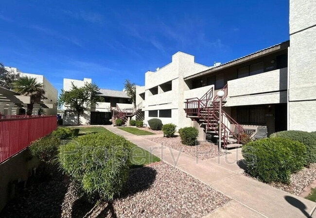 Photo - 3301 E Earll Dr