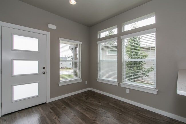 Photo - 2bdrm/1bthrm Tiny House ~ Landscaping Included!