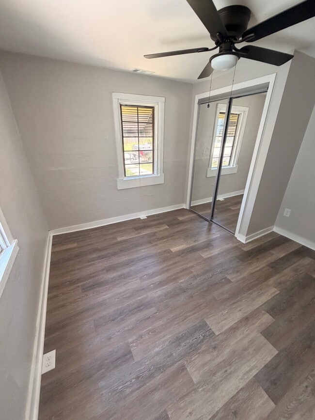 Photo - 3305 Burroughs St