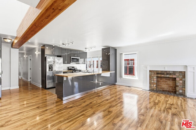 Photo - 222 N New Hampshire Ave