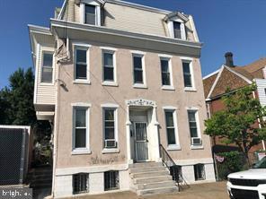 Building Photo - 2666 Bridge St Unit 1ST FLOOR FRONT