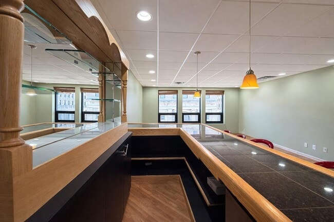 Photo - 35 N Saginaw St Unidad 3