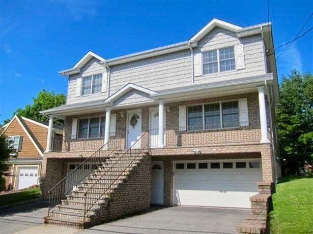 Photo - Impeccable 3 Bedroom Townhouse With Upscale Features $5500