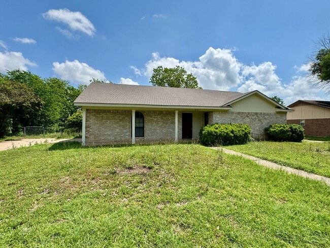Single Family Home *LEASING SPECIAL AVAILA... - Single Family Home *LEASING SPECIAL AVAILA...