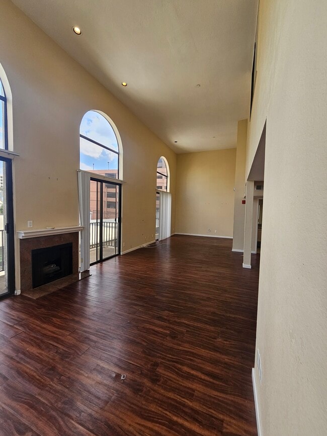 Photo - 1150 Granville Ave