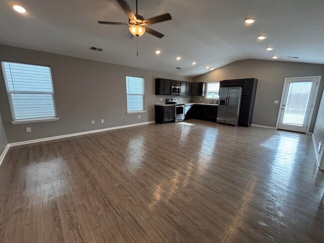 Photo - 2525 Feathersound Wy