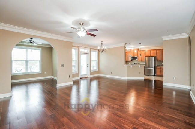Building Photo - Stunning 2BR/2BA Condo in the Heart of Mt. Pleasant