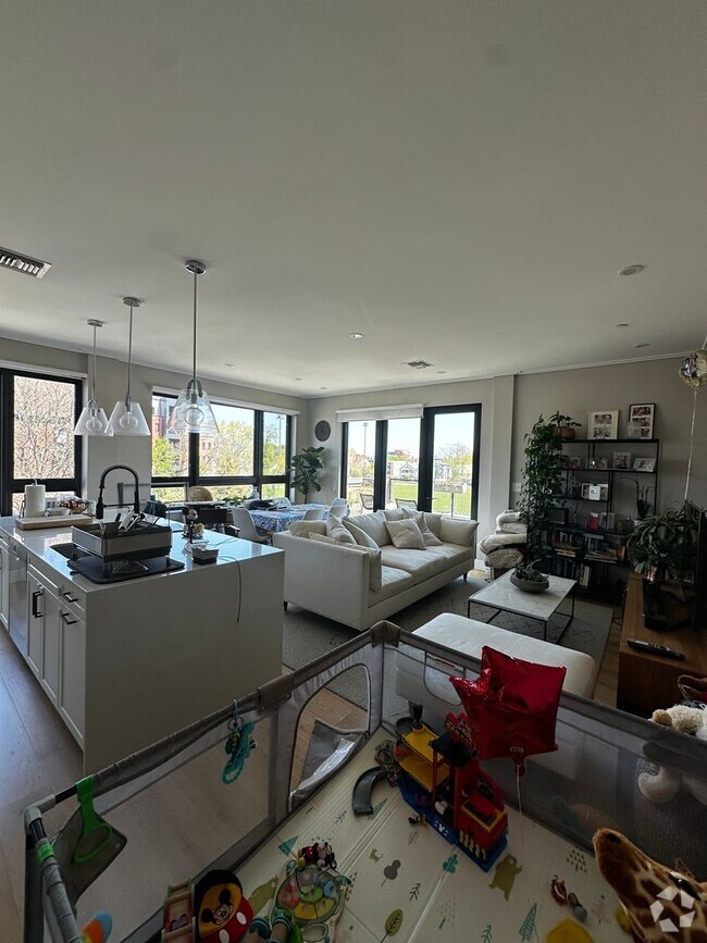 Building Photo - Spacious 2 Bed, 2 Bath Luxury Condo with D... Unit 311