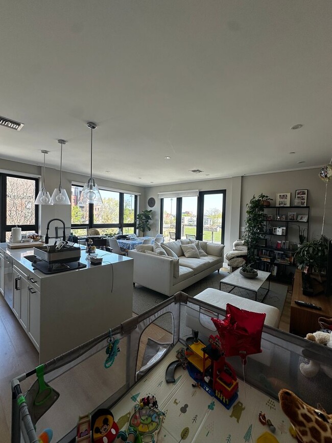 Spacious 2 Bed, 2 Bath Luxury Condo with D... - Spacious 2 Bed, 2 Bath Luxury Condo with D... Unit 311