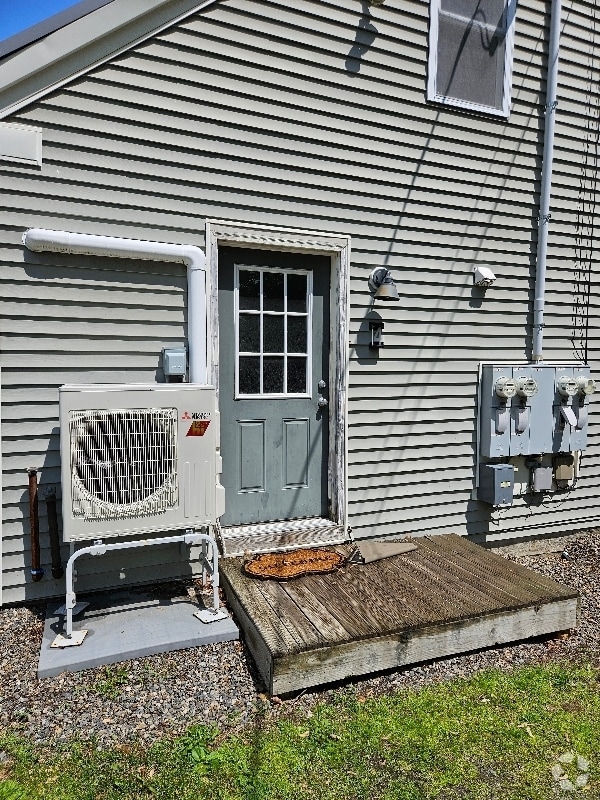 Building Photo - 116 Oakes St Rental
