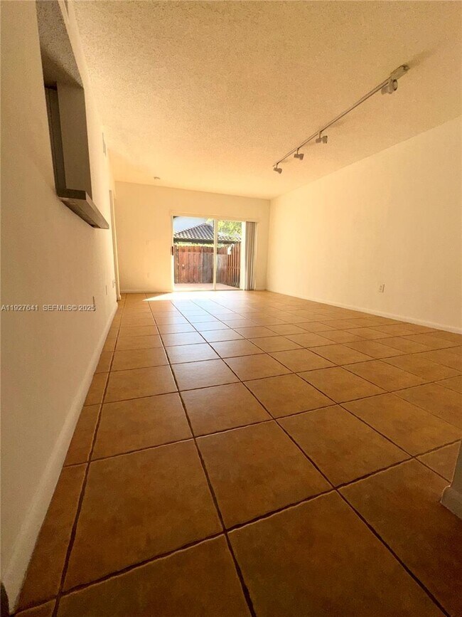 Building Photo - 4708 NW 114th Ave Unit 104-3