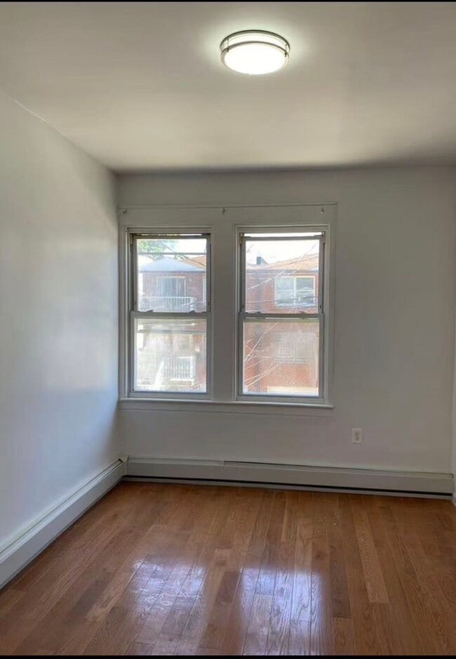 Photo - 22-18 124th St