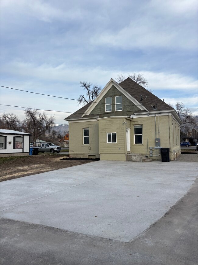 Photo - 245 N Main St