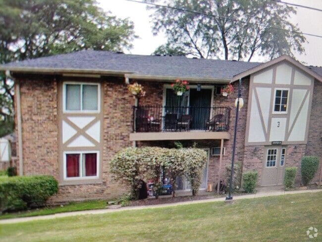 Building Photo - 16W515-16w579 79th St Rental