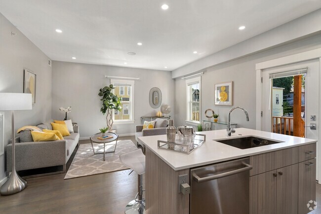 Building Photo - 18 Armandine St Unit 2 Rental