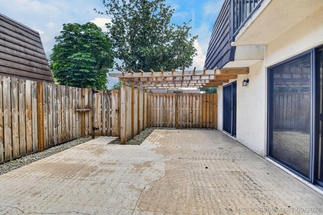 2427 24th Ln