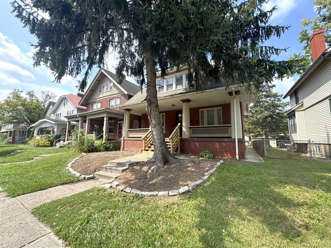 Building Photo - 6 Bedroom on Campus