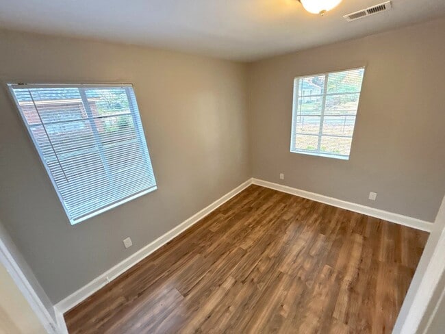 Photo - 2389 Scaper St