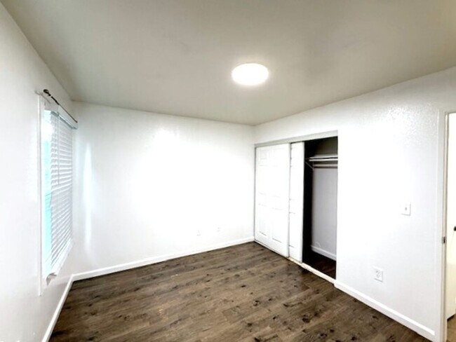 Photo - 1800 Unidad E