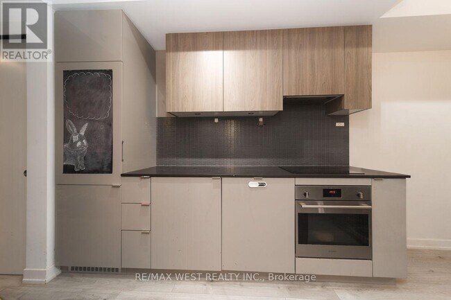 Photo - 161 Roehampton Ave Unit 331