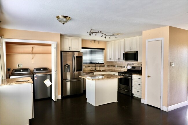 Photo - 6339 Settlers Square Ln