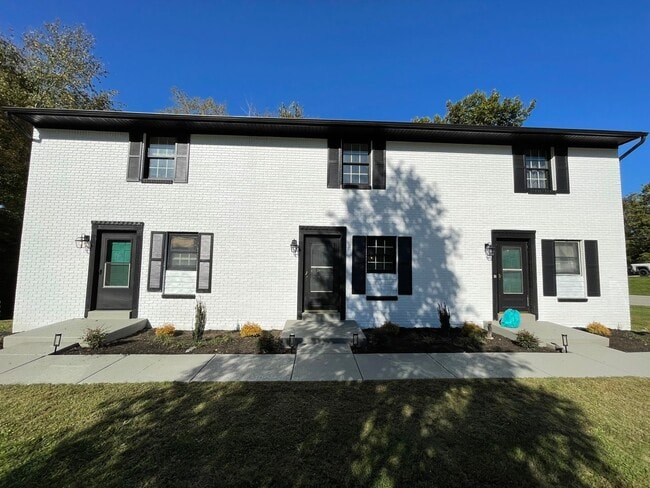 Building Photo - 17-21 Seminole Drive Tri-Plex Unit 19 Seminole