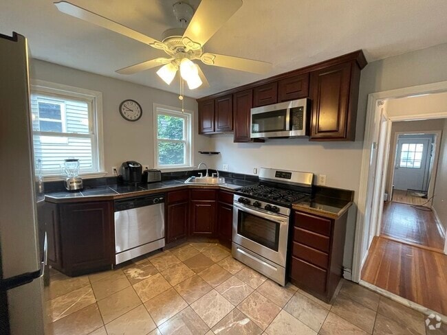Building Photo - 9 Maine Ave Unit 3 Rental