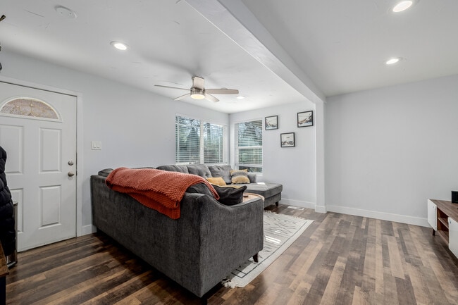 Photo - 565 Saulsbury St