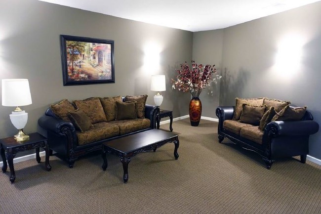 Vestíbulo - Pond View Heights Apartments