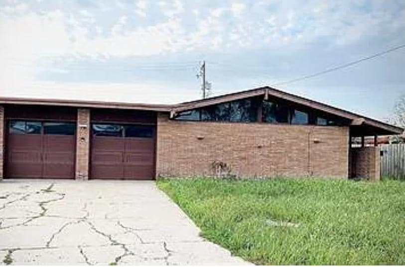 Photo - 202 Sutherland Dr