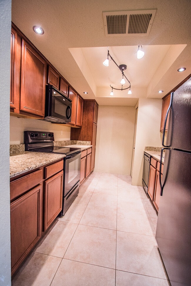 Building Photo - Spacious Condo near Old Town Scottsdale