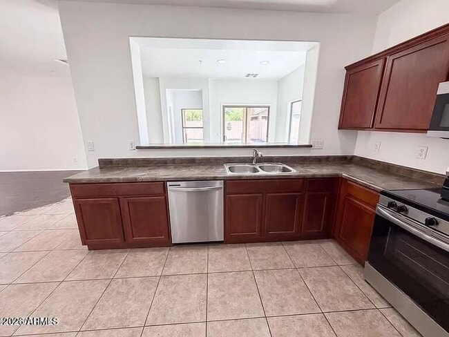 Photo - 934 E Overlin Dr