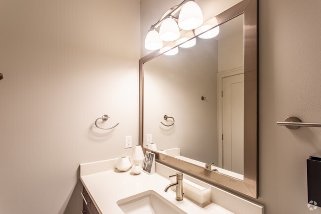 2BR, 2BA - 1,046 SF - B2-0