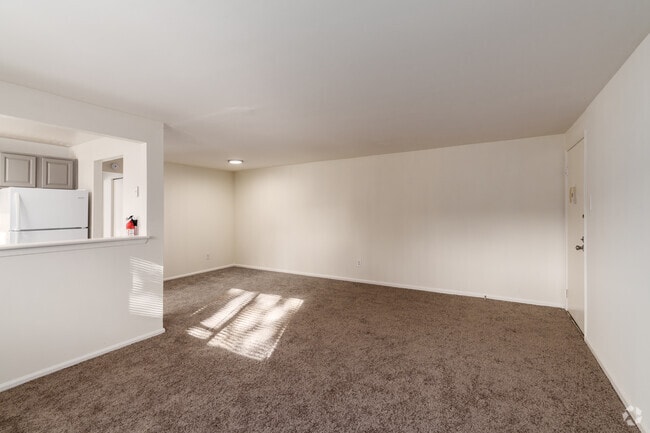 1BR, 1BA - 750SF - Living Room