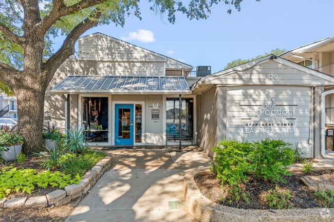 Building Photo - Paddock on Park Row