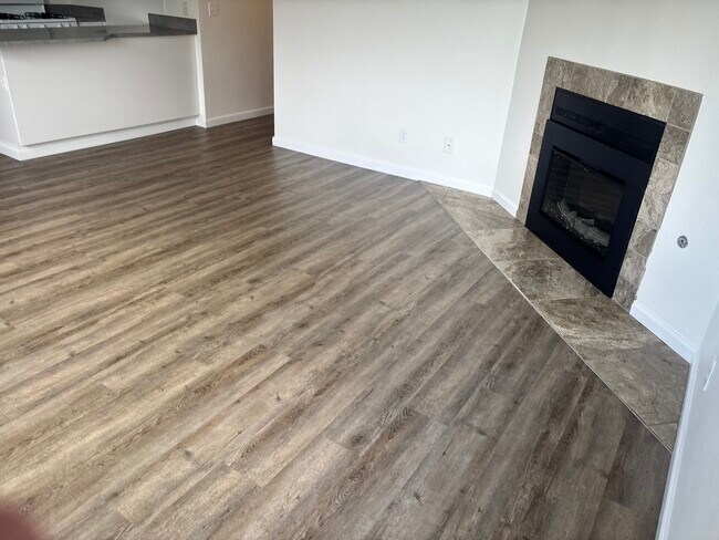 235 W Kalmia St