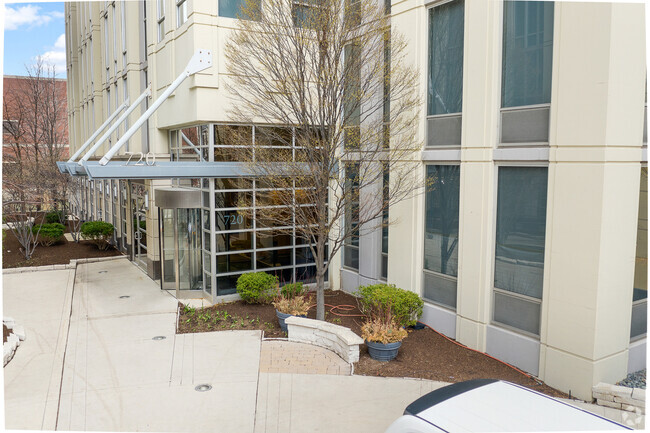 Building Photo - 720 N Larrabee St Unit 701 Rental