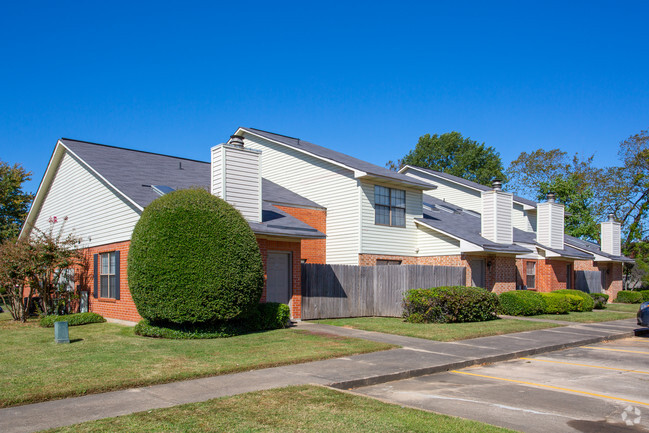 Building Photo - THE ARBORS Rental