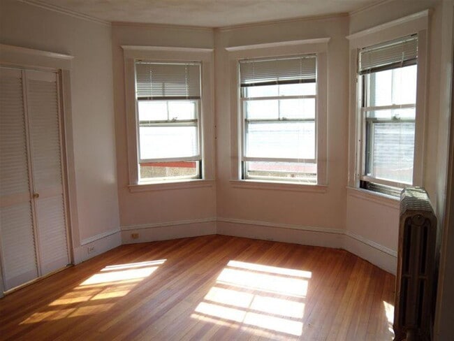 Building Photo - 79 College Ave Unit 2