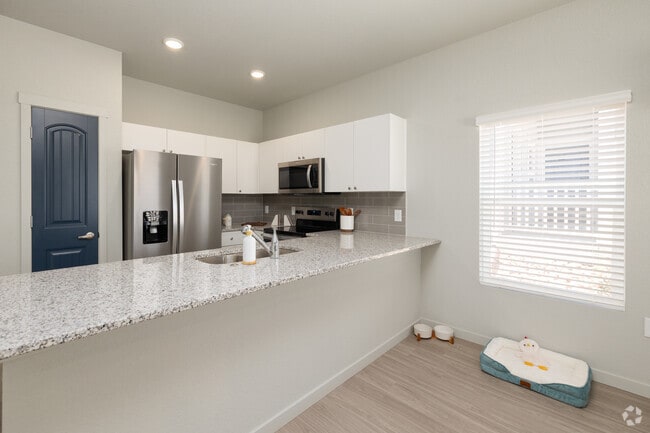 2BR, 1BA - 781SF - Kitchen