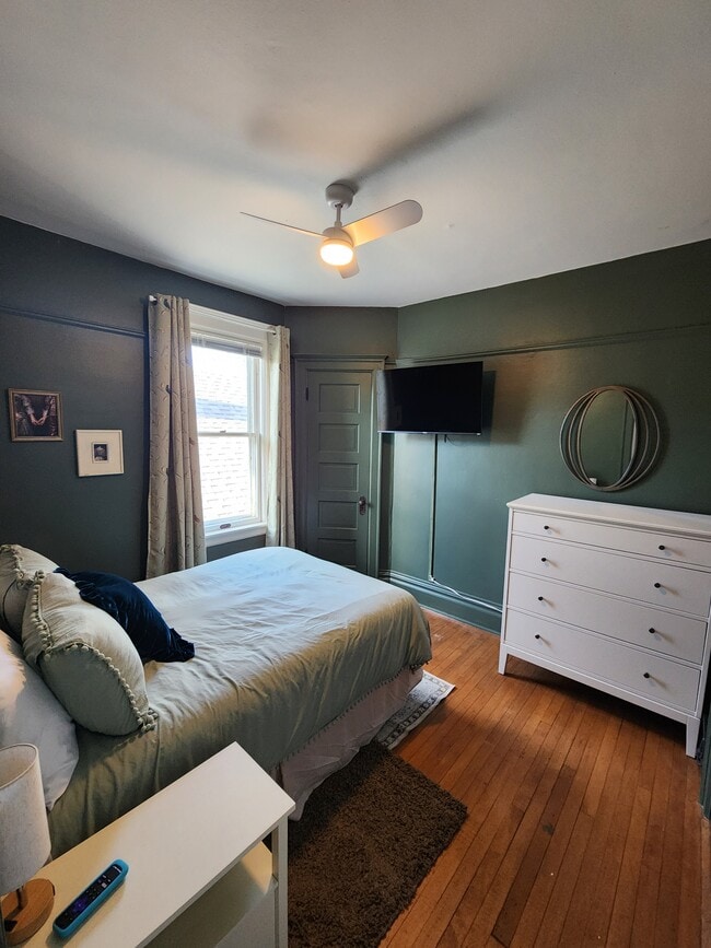 Photo - 2223 S Winchester St Unit Bay View Upper