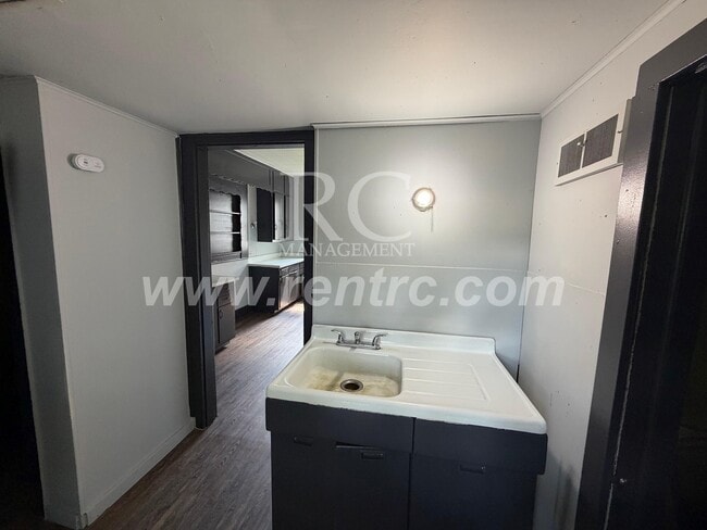 Photo - 715 Woodbury-