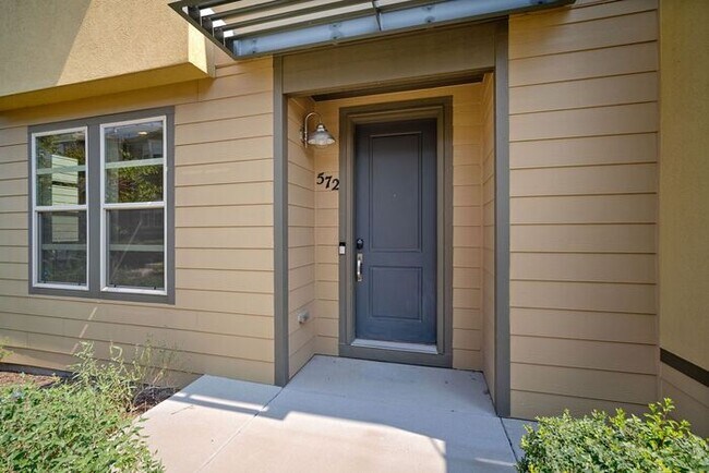 Modern 3BR Lakewood Townhome with 2-Car Garage
