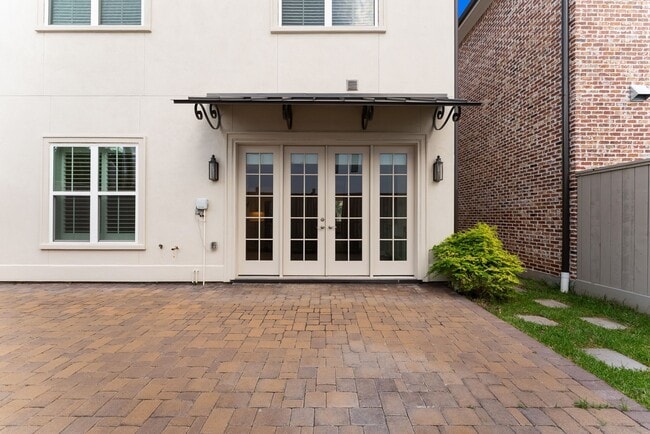 Building Photo - 114 Magnolia Green St