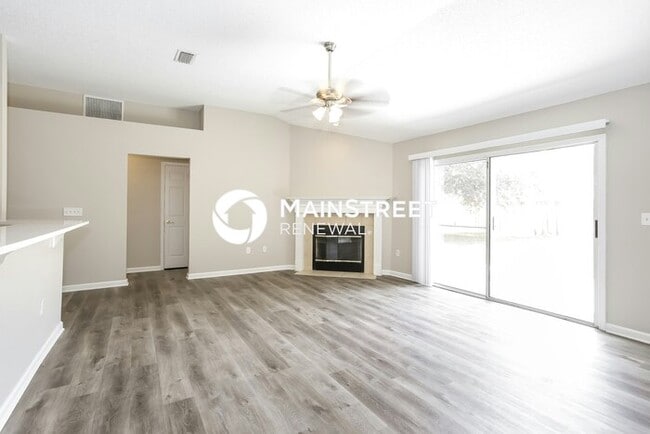 Photo - 4 Bedroom Pet-Friendly Home in JACKSONVILLE, FL with Main Street Renewal